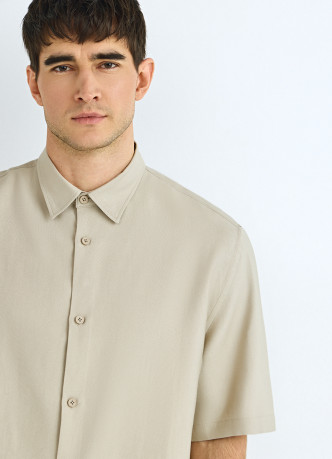 Рубашка из вискозы с коротким рукавом