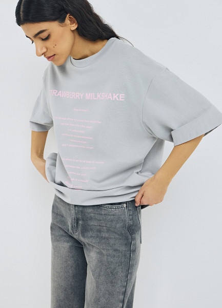 Футболка с текстовым принтом Серый 999₽