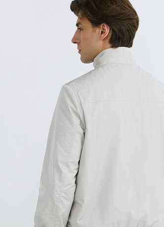 Бомбер с контрастными деталями