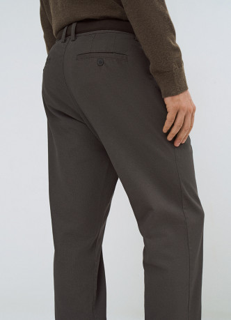 Чиносы с ремнём