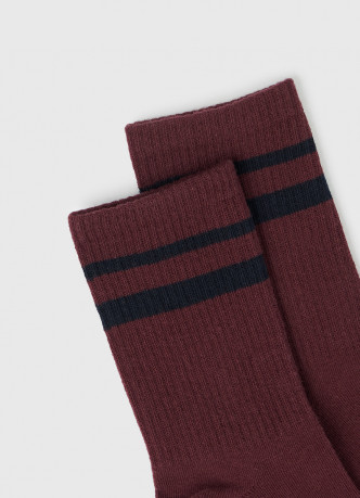 Высокие носки в рубчик