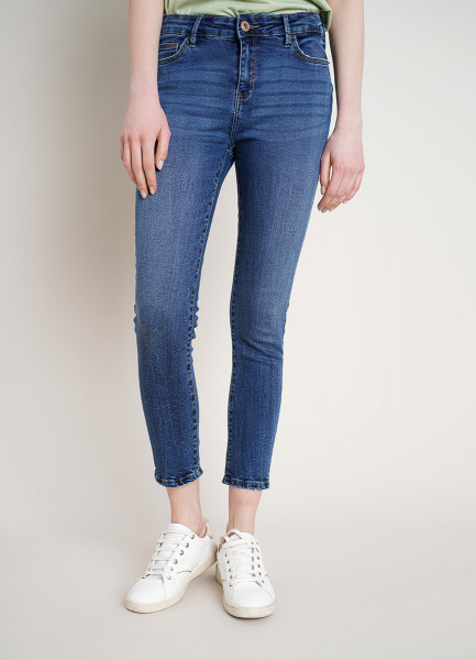 Укороченные суперузкие джинсы