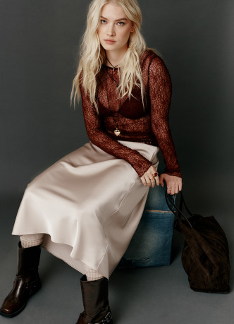 Атласная юбка миди А-силуэта