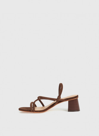 Босоножки на каблуке