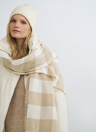 Вязаная шапка с отворотом