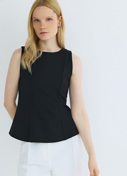 Майка с баской и рельефами Черный 2599₽