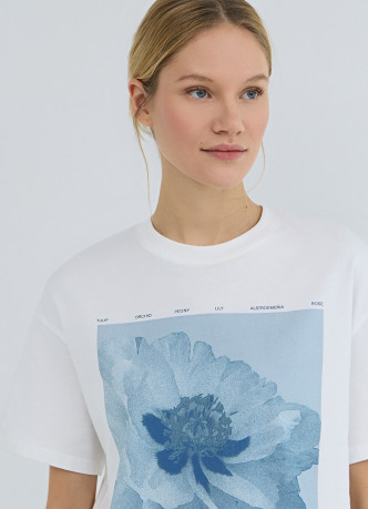 Футболка с цветочным принтом