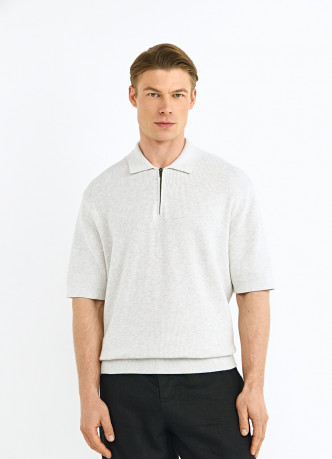Поло из текстурной ткани с молнией