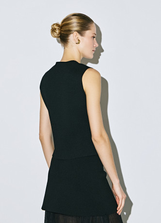 Жилет на пуговицах