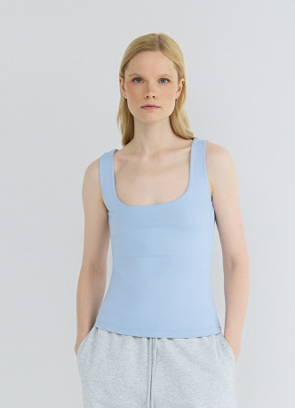 Топ с широкими бретелями