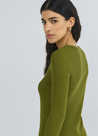 Приталенный лонгслив на пуговицах