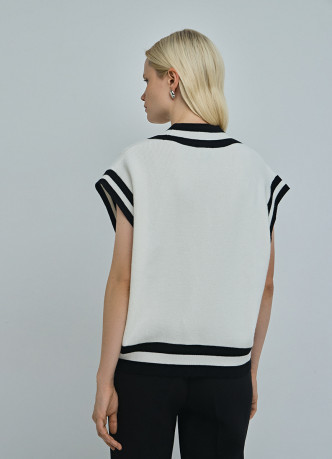 Вязаный жилет оверсайз с контрастной отделкой