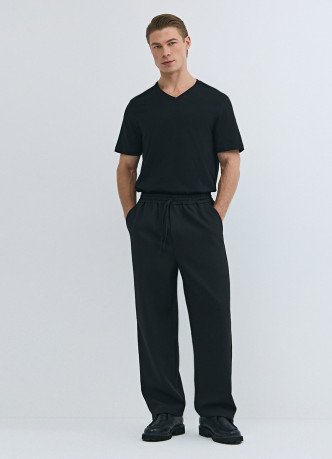 Футболка с V-образным вырезом