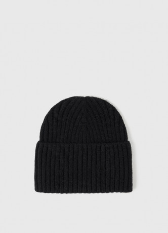 Вязаная шапка с отворотом