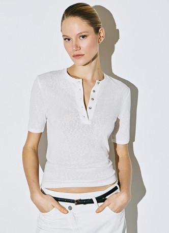 Футболка с вырезом "Хенли"