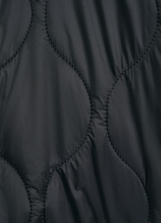 Стёганая утеплённая куртка с воротником-стойкой