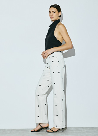 Прямые джинсы в горошек