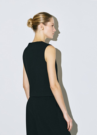 Жилет с ассиметричной застёжкой на пуговицы