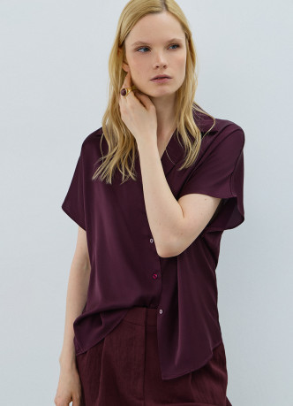Сатиновая блузка с коротким рукавом