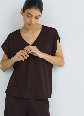 Футболка с V-образным вырезом