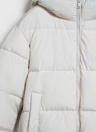 Утеплённая куртка с капюшоном