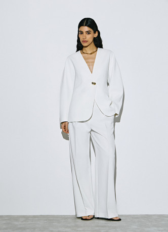 Однобортный жакет с цельнокроенным рукавом