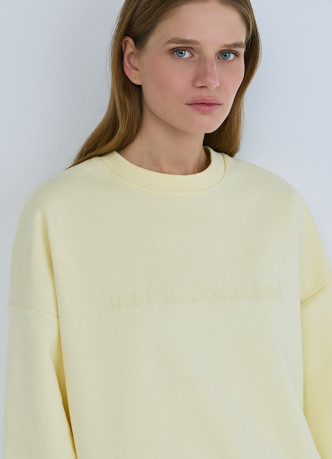 Свитшот с вышивкой