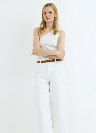 Укороченные широкие джинсы с ремнём