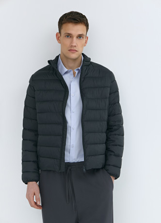 Утеплённая лёгкая куртка с воротником-стойкой