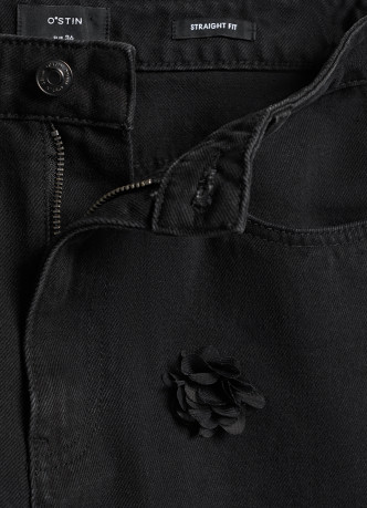 Джинсы с декором в виде цветов