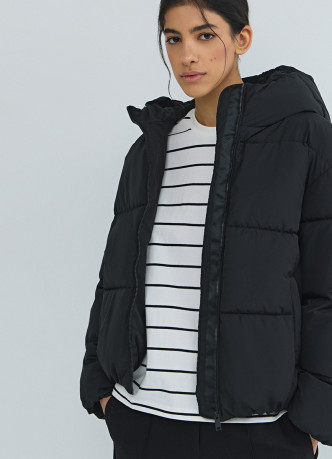 Утеплённая куртка с капюшоном