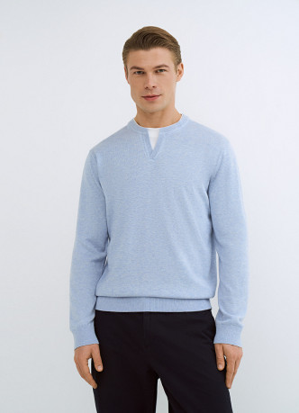 Джемпер с V-вырезом