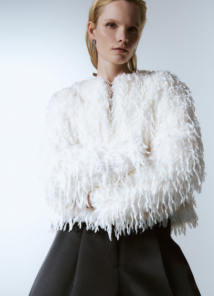 Укороченный фактурный жакет