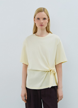 Футболка с декоративным узлом