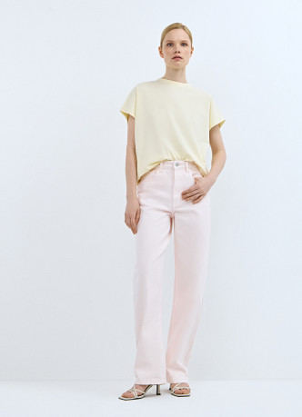 Футболка со спущенным плечом