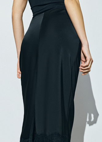 Атласная юбка с кружевом