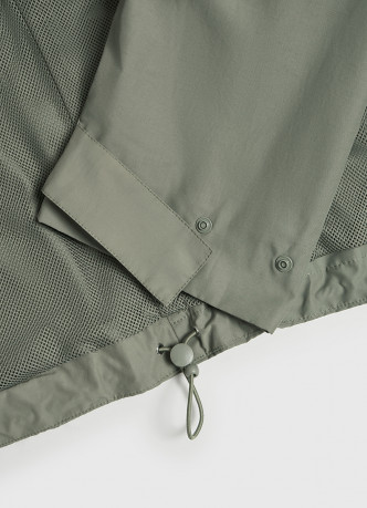 Лёгкая куртка с воротником-стойкой