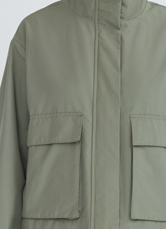 Лёгкая куртка с воротником-стойкой