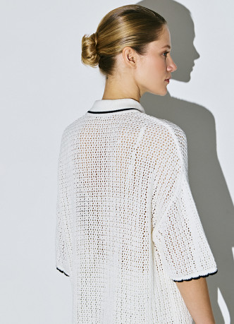 Блузка ажурной вязки с отложным воротником