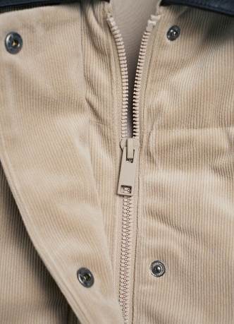 Утеплённая куртка из вельвета