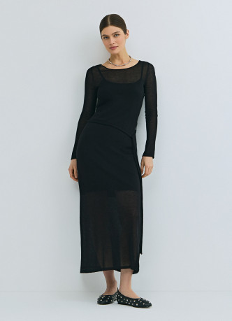 Вязаное платье с вырезом лодочкой