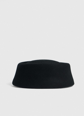Шляпа-таблетка из шерсти