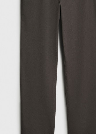 Чиносы с ремнём