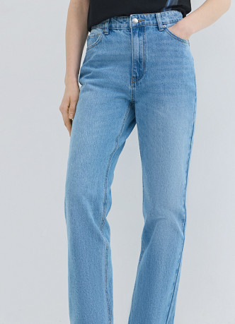 Прямые джинсы со средней посадкой