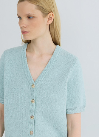 Укороченный кардиган с золотыми пуговицами