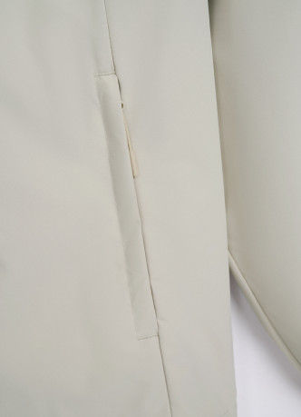 Ветровка с капюшоном