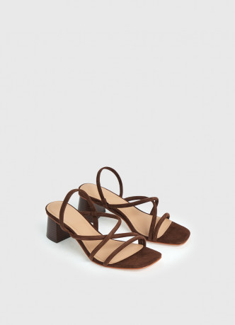 Босоножки на каблуке