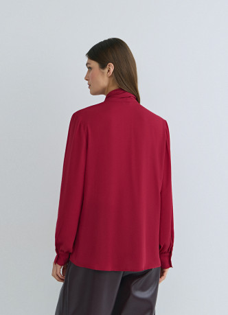 Блузка с шарфом