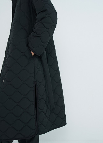 Длинное стёганое пальто с поясом