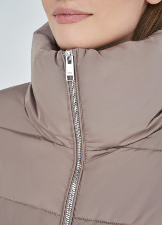 Утеплённая куртка с воротником-стойкой